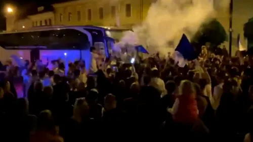 VIDEO | Sărbătoarea de la miezul nopții. Unirea Dej, așteptată de sute de fani în centrul orașului după promovarea în Liga 2. Antrenorul Dragoș Militaru, discurs la portavoce