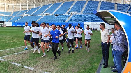 Piţurcă e fericit că se va schimba terenul din Bănie: ”Este o mare reuşită.” Când începe lucrarea, cât costă gazonul cel nou şi pe ce arenă celebră se va amplasa unul identic