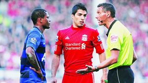 Dezvăluiri șocante! Patrice Evra a vrut să îl atace și să îl bată pe Luis Suarez, pe o stradă din Manchester, dar a renunțat după ce i-a văzut pe soția și pe copiii acestuia!