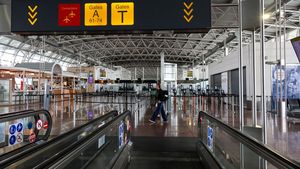 „Plângea prin aeroport că nu știa ce înseamnă Exit”. Ajax Amsterdam l-a transferat, dar ce a urmat pentru fotbalistul român e incredibil