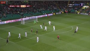 IMAGINEA ZILEI | Și-a bombat pieptul și a respins șutul lui Yahaya. Faza primei reprize a meciului Celtic - Astra a fost oferită de portarul Gordon