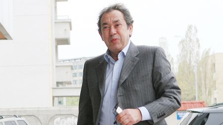 Badea își ironizează contestatarii