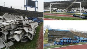 GALERIE FOTO | "Centralul" din Craiova, pregătit de demolare. Scaunele și gardurile au fost deja înlăturate de pe stadionul "Ion Oblemenco". Surpriză: Ce au găsit muncitorii în țeava unui gard
