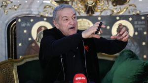 Cutremur la FCSB! Vedeta îl sfidează pe Gigi Becali şi nu a venit la reunire! Singurul absent nemotivat e fotbalistul dorit de Dan Şucu la Rapid