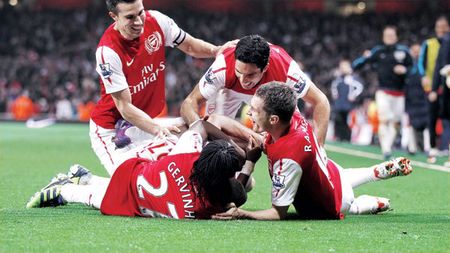 "Tunari" pe final!** Echipa lui Wenger uimește Premier League cu revenirile sale 