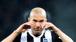 12 lucruri inedite pe care încă nu le știți despre Zinedine Zidane. Amănunte din viața personală și momente interesante ce i-au influențat cariera