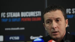 Meme:** "Poli e cea mai TARE echipă din Liga 1, dar trebuie să piardă odată și-odată!"