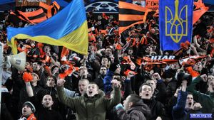 "Din Lugansk pân' la Carpați, toți ultrașii sunt frați". Galeriile din Ucraina s-au unit și au semnat un pact de neagresiune pe termen nelimitat