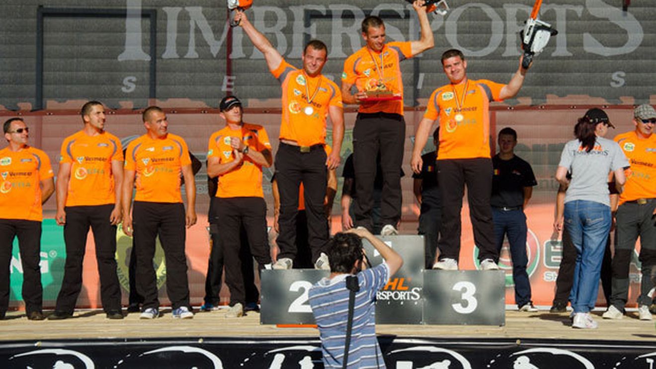 Nicolae Nyamcsuk este cel mai puternic tăietor de lemne din țară