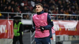 Tatăl lui Valentin Mihăilă a reacționat după ce Edi Iordănescu l-a lăsat pe banca de rezerve a naționalei pe fiul său: „Din punct de vedere fizic, e ok!”