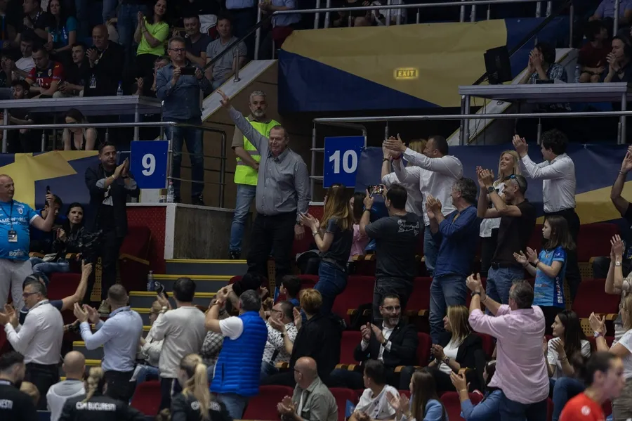 Moment special în Sala Polivalentă, la meciul CSM București - Esbjerg, cu Helmut Duckadam și Miodrag Belodedici în prim-plan!