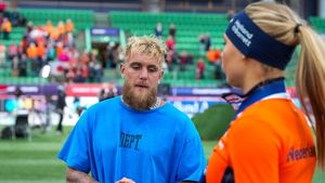 Youtuberul cu avere de peste 100.000.000 de dolari, care s-a bătut cu Mike Tyson, se însoară. Cum și-a cerut Jake Paul iubita în căsătorie