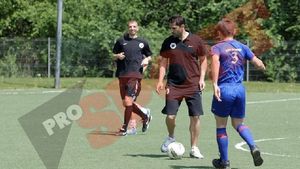 FOTO** "Clau-Gol" a revenit în iarbă!