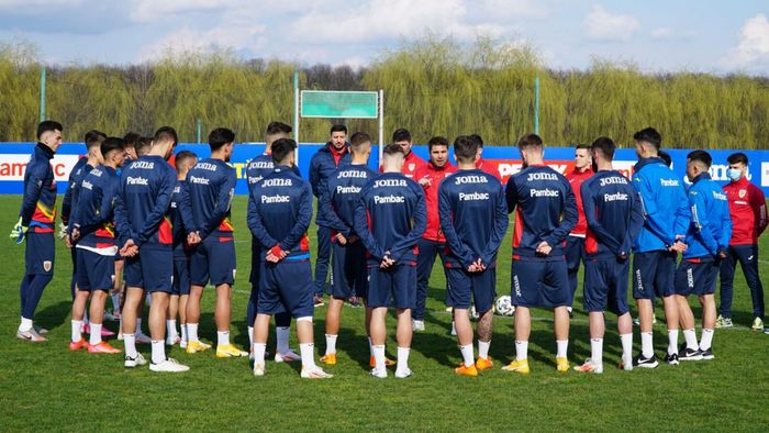 Adrian Mutu, discurs special pentru jucătorii României înainte de plecarea spre Euro U21: „Sunteți cei mai buni! E un moment unic” | VIDEO