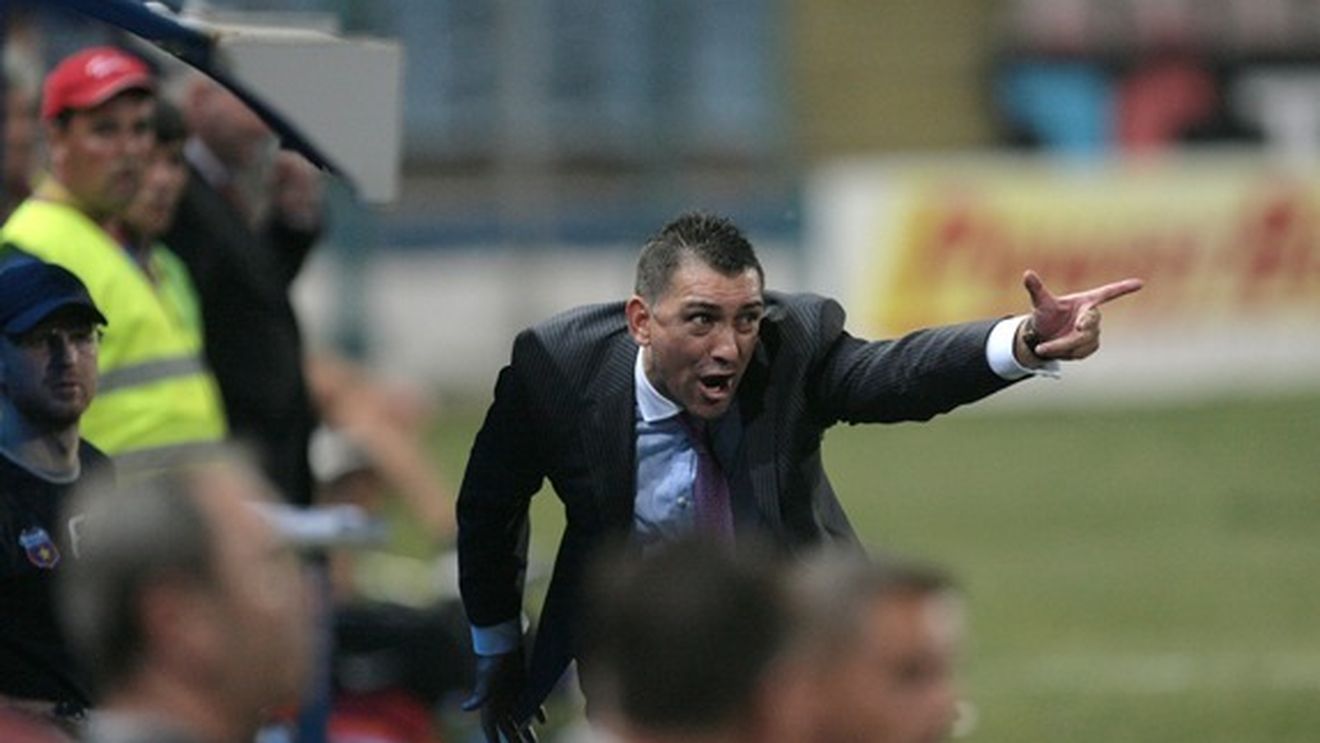 Ca un leu în cușcă! Cum a trăit Ilie Dumitrescu primul său meci pe banca Stelei!