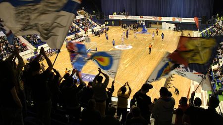 FOTO | "Steaua suntem noi!" / "Steaua înseamnă CSA!". Atmosferă de NBA la meciul de baschet Steaua - BC Mureș 87-93 