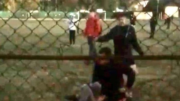 Scene de violență extremă după un meci de fotbal între copii! „Adu’ sabia, bă!” | VIDEO