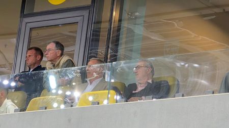 Reghecampf l-a adus pe Gigi Becali la stadion! Patronul a venit să vadă „New FCSB” cu Oțelul