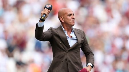 Chivu, făcut praf de furiosul Paolo Di Canio: „Va fi cel mai prost sezon!”
