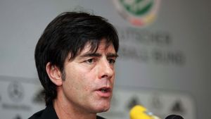 Joachim Low: "Este greu să-l marchezi pe Podolski"
