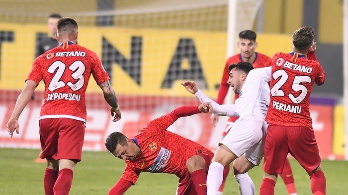 Am aflat primul nume de pe lista de transferuri de la Dinamo. „Câinii” au în vizor un fotbalist care a crescut în Ghencea și are afinități roș-albe. „Mi-am dorit foarte mult să ajung în «Ștefan cel Mare»”. Ovidiu Burcă are, în continuare, ultimul cuvânt! | EXCLUSIV