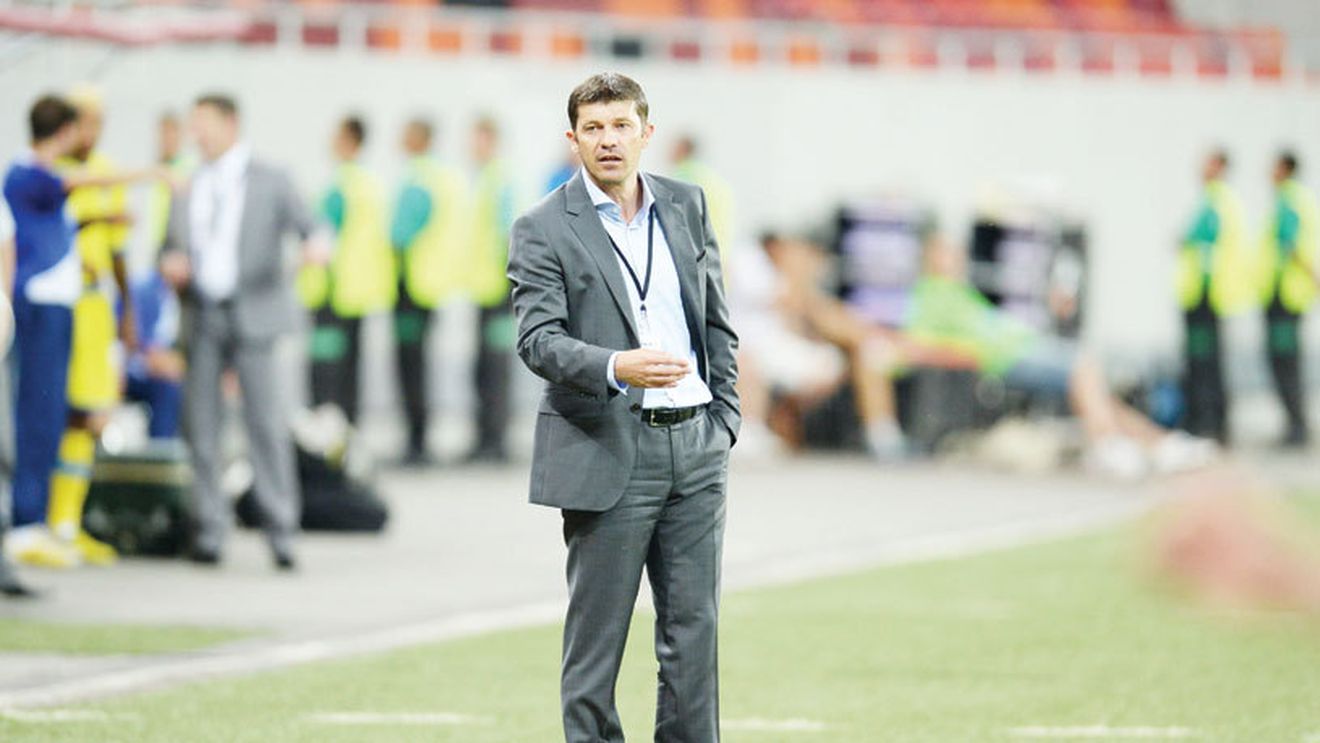 Isăilă dă vina pe lotul subțire și pe gazonul execrabil: "Terenul a fost foarte prost"