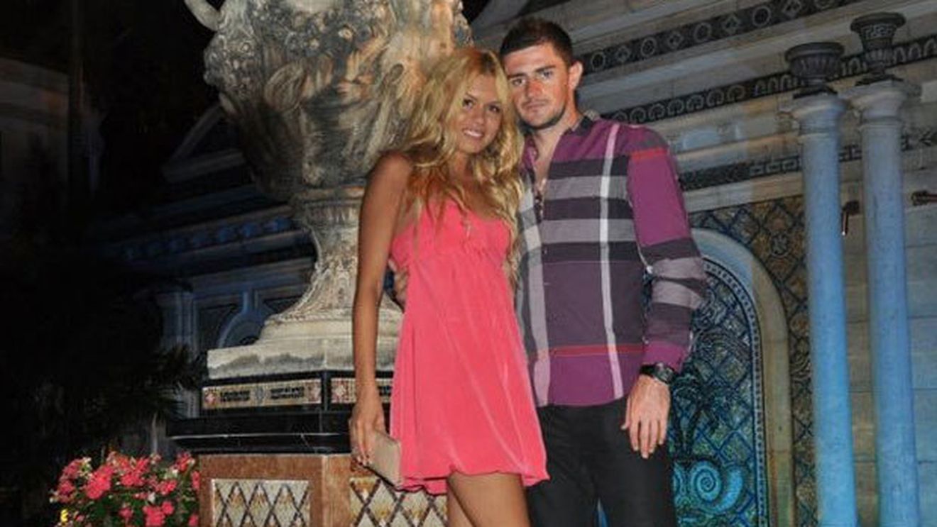 GALERIE FOTO Așa arată iubita lui Cociș!** I-a lăsat pe toți MASCĂ‚