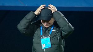 Golul care l-a lăsat pe Gică Hagi mut de uimire! Ronaldo Deaconu, fotbalistul pe care i l-a „suflat” lui Dinamo, a driblat din gleznă și a șutat imparabil, iar „Regele” și-a pus mâinile în cap