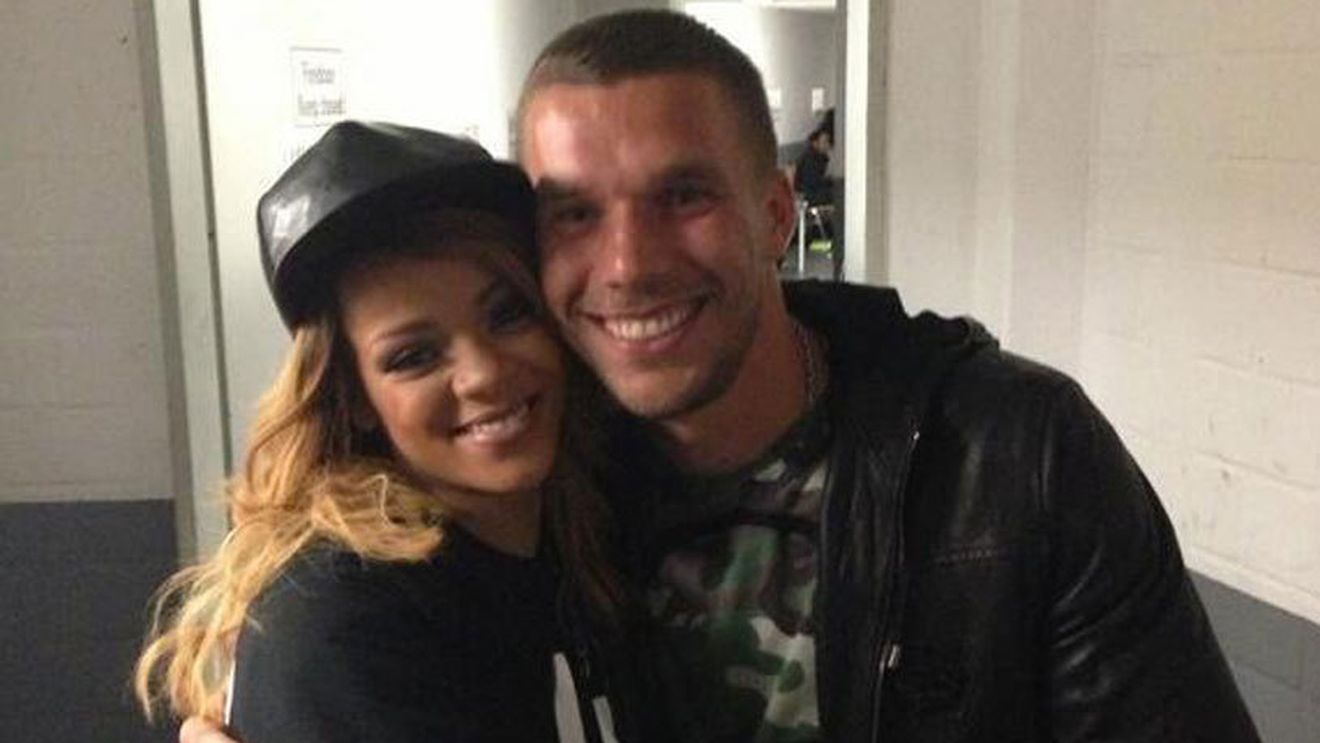 Podolski, fascinat de frumusețea Rihannei! "Cum să fii nepoliticos în brațele ei?"