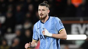 A sărit imediat să-l apere pe Radu Drăgușin, după ce britanicii l-au demolat și i-au dat o notă ridicolă. Impresarul Florin Manea, direct: „Nu e robot”