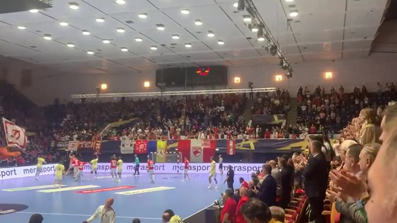 Momente emoționante la Dinamo - FC Porto, în Liga Campionilor la handbal. Memoria lui Cătălin Hîldan a fost cinstită de spectatorii din Sala Polivalentă în minutul 11 | VIDEO