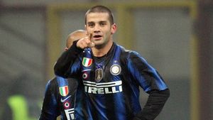 Chivu - cel mai bine plătit sportiv român!**  VEZI cine a SPART topurile în LUME!