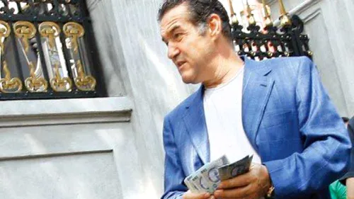 Gigi Becali, gest fabulos în apropierea Paștelui! Cum i-a ajutat pe oamenii nevoiași care au venit la palatul său din Aleea Alexadru să-i ceară ajutorul