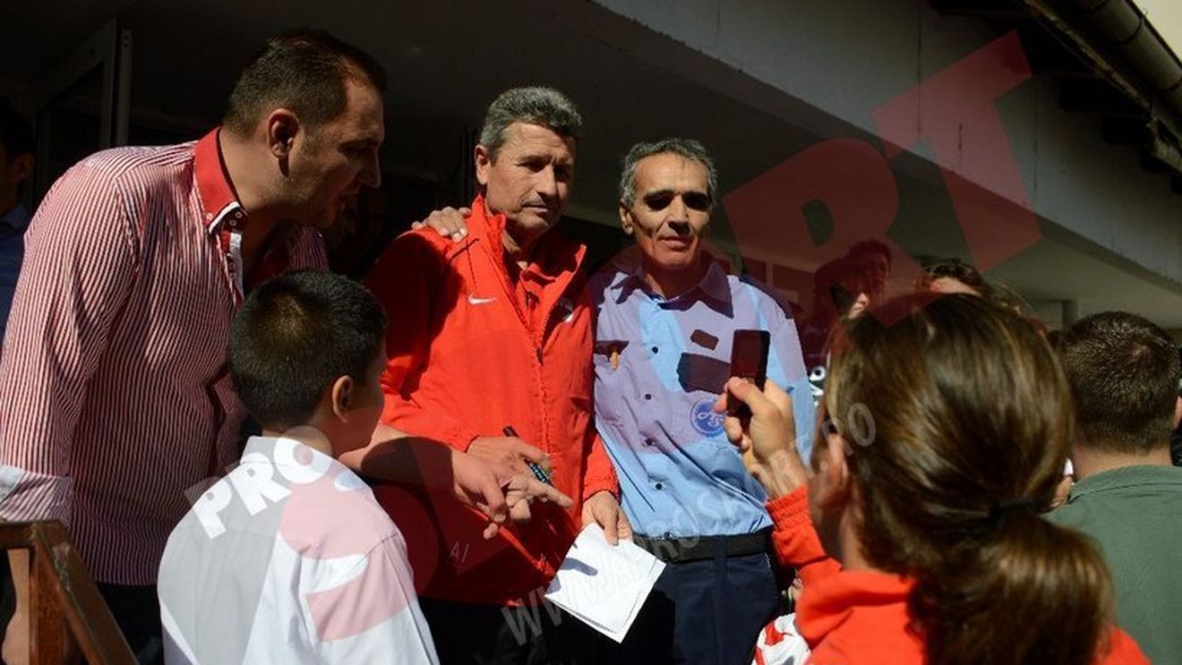 "Le dau autografe și steliștilor, ca să îi atragem la Dinamo" Mulțescu recunoaște că a avut un idol din Ghencea