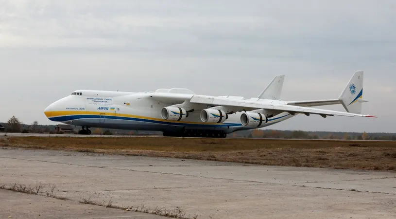 Vladimir Putin a ucis simbolul Ucrainei: gigantul Mriya a fost distrus de invadatori! Era la sol când aeroportul a fost luat cu asalt! „Rusia va plăti 3 miliarde de dolari pentru asta!”