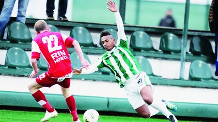 Dinamo l-a ratat în această iarnă, dar el îi liniștește pe "câini": "Titlul ajunge în București"** Soluție pentru naționala lui Piți: "Aștept să fiu convocat"