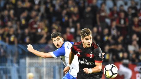 Milan italian. „Diavolii" au răpus la limită „leii" Craiovei, la Severin, după un gol al lui Ricardo Rodriguez. Mitriță, responsabil cu ratările în CS U - AC Milan 0-1