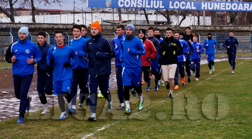 Trei jucători de la Jiul vor juca la FC Hunedoara