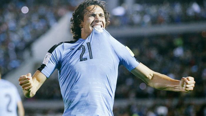 Cavani și discursul ținut în lacrimi la finalul meciului în care a calificat Uruguayul în sferturile Mondialului: "Îmi imaginez ce e în țară acum". Ce a spus despre accidentare
