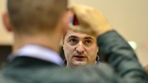 ProSport vă prezintă detaliile cazului "Pera"! A fost sau nu păcălit antrenorul de CSM Roman? Șirul evenimentelor și motivul pentru care handbalistele nu au fost întrebate de semnăturile pe tabelul considerat un fals de partea vătămată