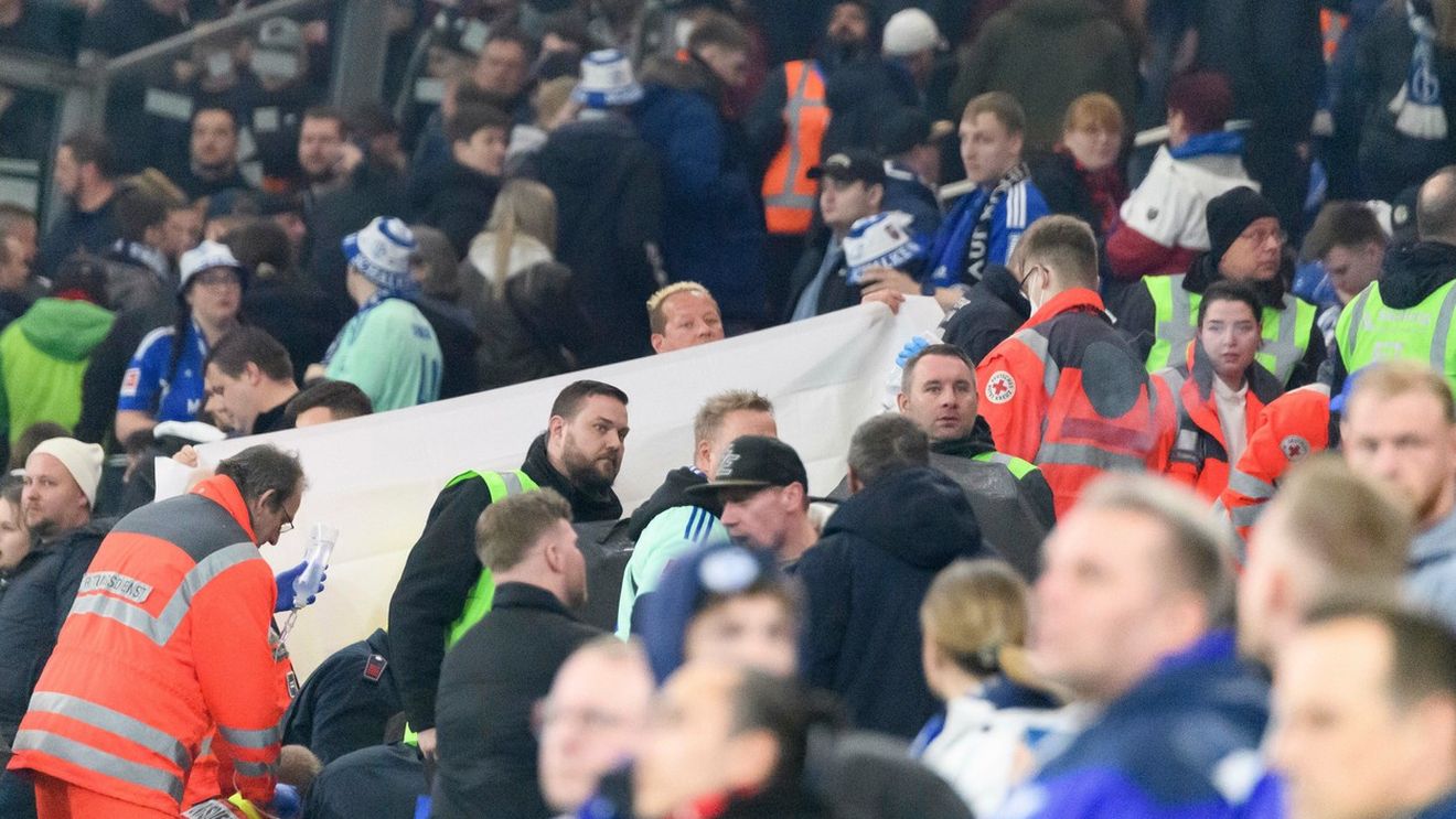 Tragedie în Bundesliga! Un fan al lui Schalke a murit pe stadion în timpul meciului cu Bayer Leverkusen