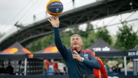 SPECIAL Baschet trei la trei cu legendele de la Sevilla 1986. Iovan și Bumbescu au marcat coș după coș: „Sportul e cel mai bun ambasador”