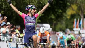 Ulissi revine cu victorie în Giro! Suspendat nouă luni pentru dopaj în 2014, după ce a câștigat două etape în Turul Italiei, rutierul de la Lampre-Merida s-a impus la sprint. Contador a rezistat cu umărul dislocat