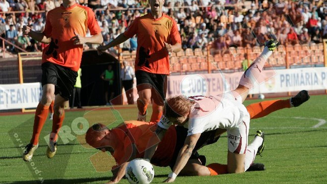 Rapid, din "pinalti"!!** Ceahlăul - Rapid 1-2
