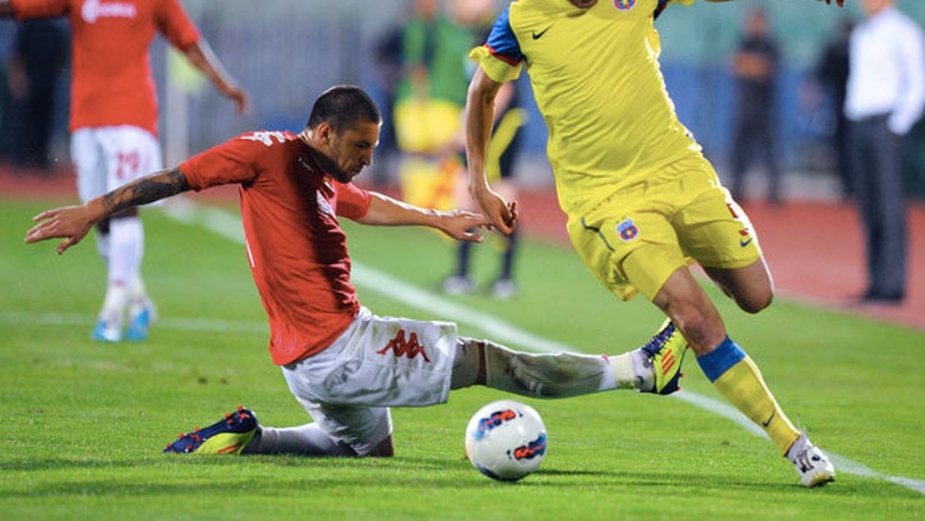 Dănănae rămâne "șef" pe dreapta!** Fundașul care l-a vrăjit pe Gigi Becali nu mai vine la Steaua: "Doar Pițurcă a discutat pentru el"