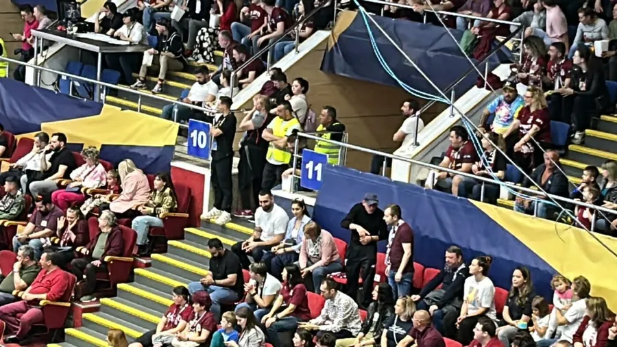 INFO: Saeid Heidaridad, portarul lui Dinamo la handbal, prezent la meci.