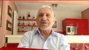 Giovani Becali îl desființează pe Cornel Dinu. „E Diavolul, e Satana! I-a trădat pe toți. Dacă nu-și închide gura aia spurcată, o să spun lucruri care nu o să-i convină!” | VIDEO EXCLUSIV ProSport LIVE