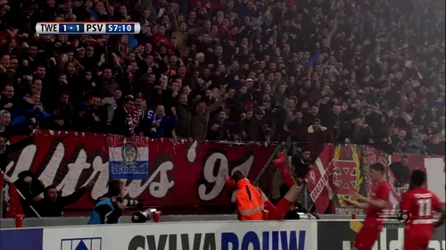 VIDEO | Unde a dispărut marcatorul din Twente-PSV? Bucuria de după gol s-a transformat într-un moment amuzant. Reacția comentatorului, genială