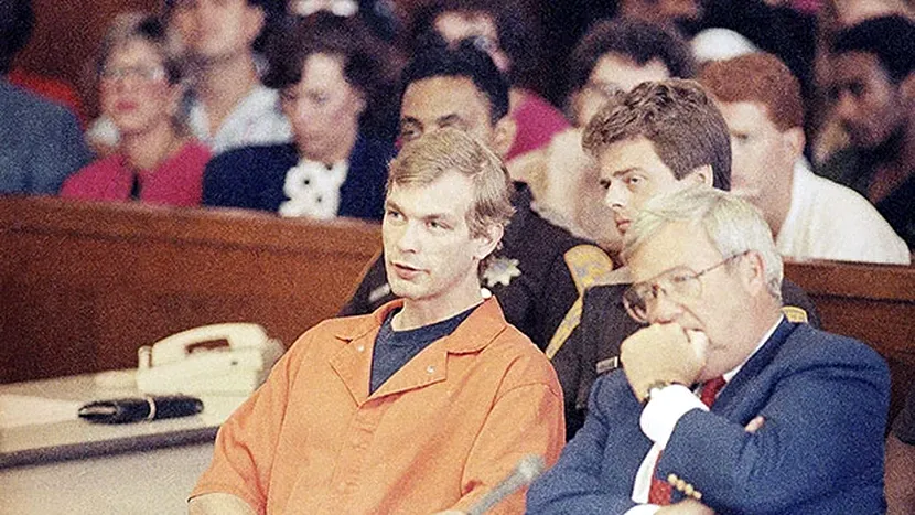 Drama lui Jeffrey Dahmer de la Netflix atrage audiențe uriașe și reacții puternice. Aproape imposibil de urmărit