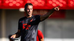 Gluma cu care Robin van Persie a făcut senzație la conferință înainte de FCSB - Feyenoord: „Și acum, să aud!”